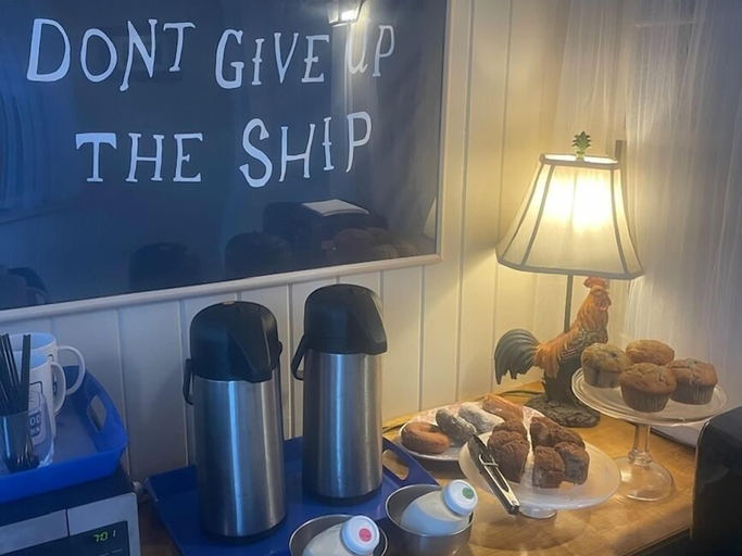 Food & Drinks, Cape Cod Motor Inn, Barnstable