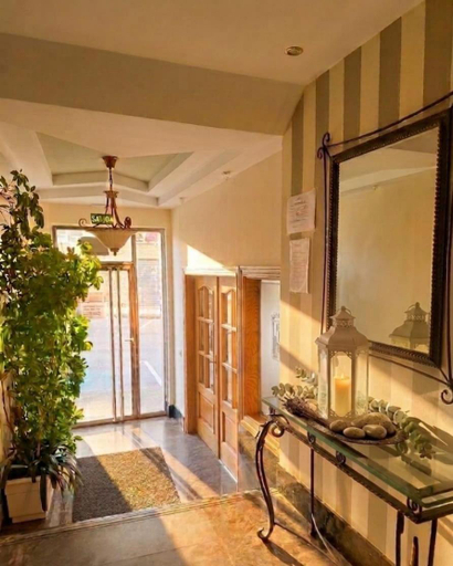 Lobby 3, Hostal Dobe, León