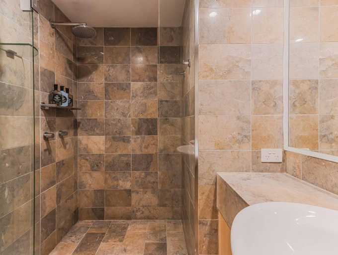 Bathroom 4, Bay Royal Apartment 2 - opposite Main Beach, Byron