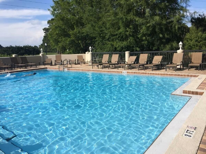 Pool, Harbour Point 810, Walton