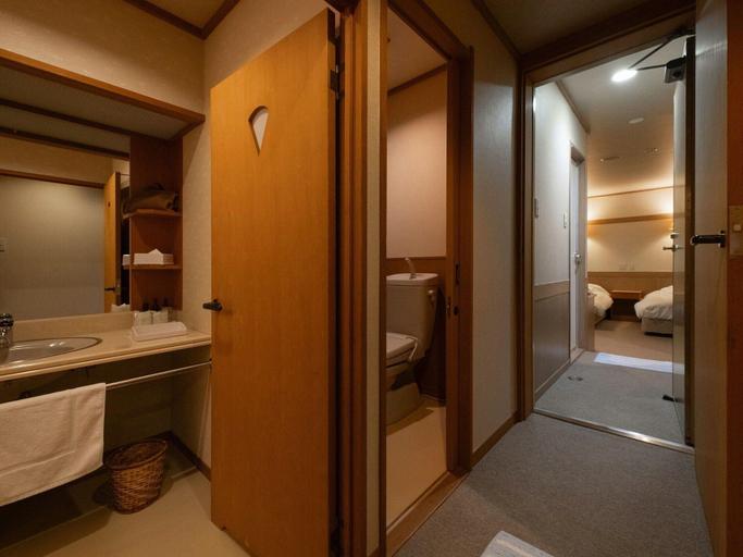 Bathroom 3, Kuriya Yasohachi, Kaga