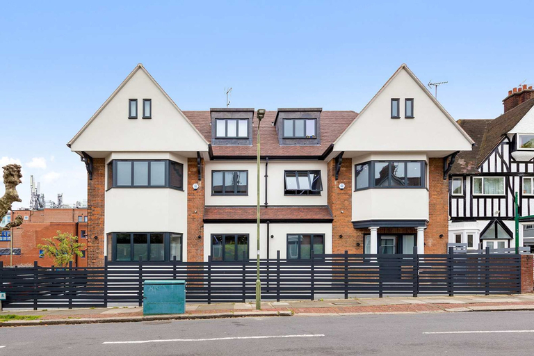 Exterior & Views, Modern Spacious Suite Sleeps 4 in Central London, London