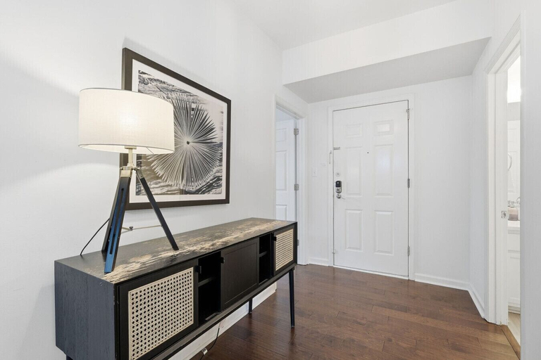 Interior 3, Bright 3BR Aptclose to Universities Parking, Davidson