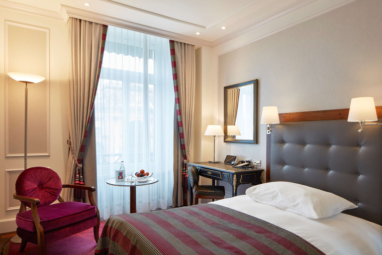 Bedroom 3, Hotel Schweizerhof Zürich, Zürich