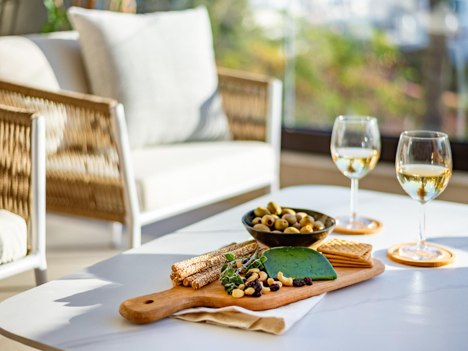 Food & Drinks, Wonderful vacation studio for up to four with balcony All yours