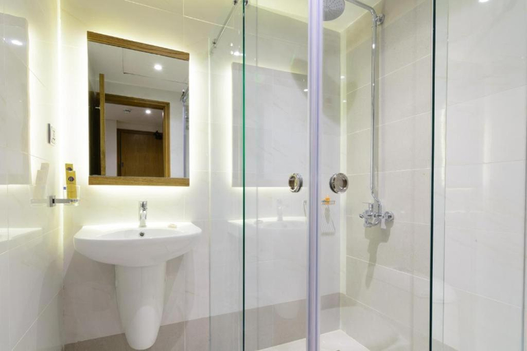 Bathroom 3, Hotel Excelsior Karachi, Karachi
