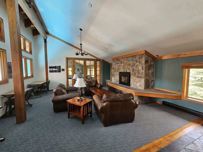 Living area, Frisco Hotspot - Hot Tub & More, Sleeps 4, Summit