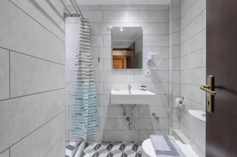 Bathroom 2, MIRONI & VICTORIA HOTELS, East Macedonia and Thrace