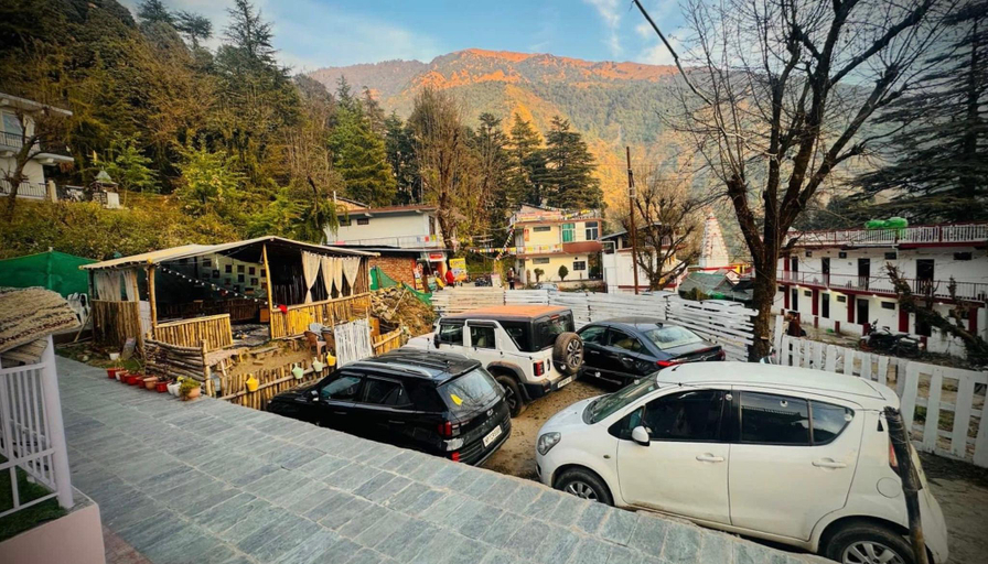 Others 5, Rahgir Hostel, Kangra