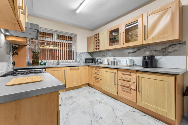 Room 5, Manchester Seymour Escape Spacious 4BR Home for 8, Tameside