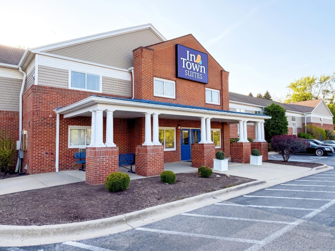 Exterior & Views, InTown Suites Extended Stay Chicago IL - Oakbrook, Dupage