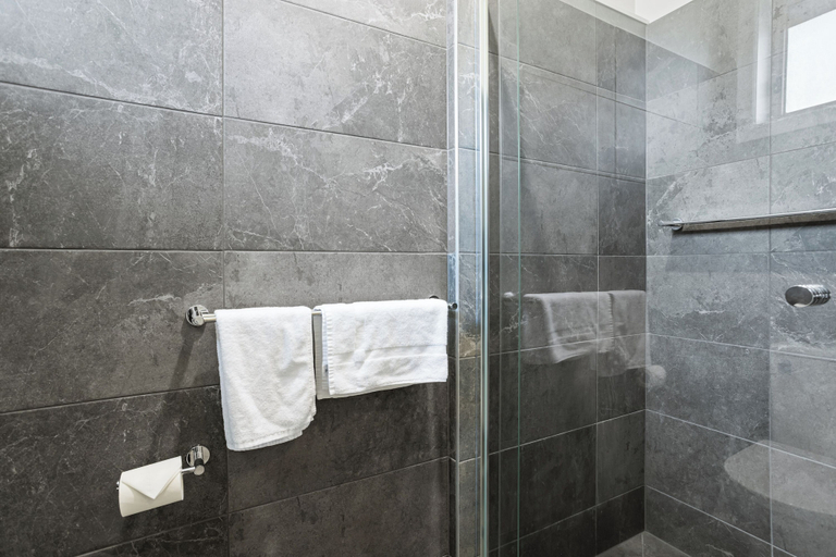 Bathroom 3, Carrum Downs Motel, Frankston - East
