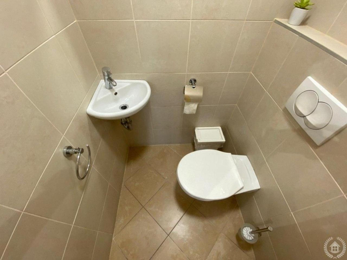 Bathroom 2, Downtown Gozsdu Vibe Apartments, Budapesti