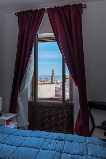 Bedroom 3, L'ATTICO FUGGENTE, Napoli