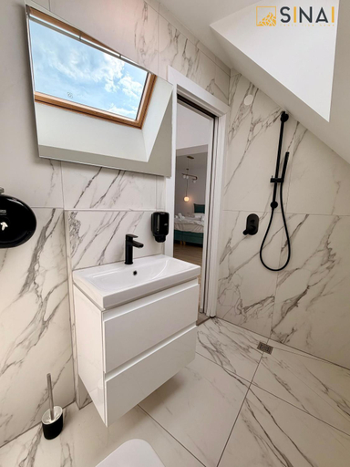 Bathroom 3, SINAI APH Apartments, Sinaia
