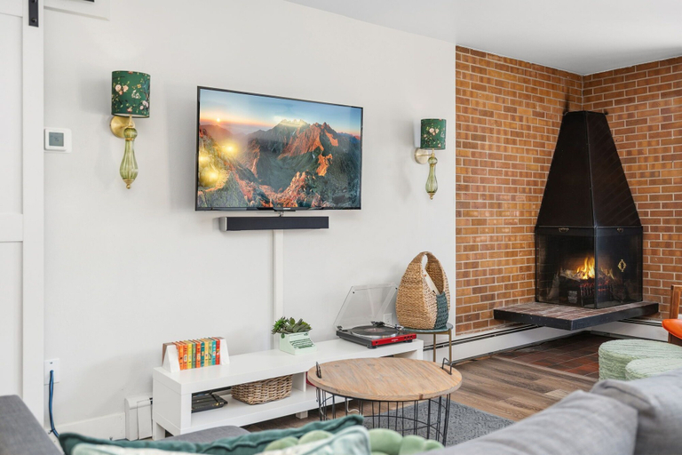 Living area 4, The Aviary Near CSU Pool, Sauna, and Gym, Larimer