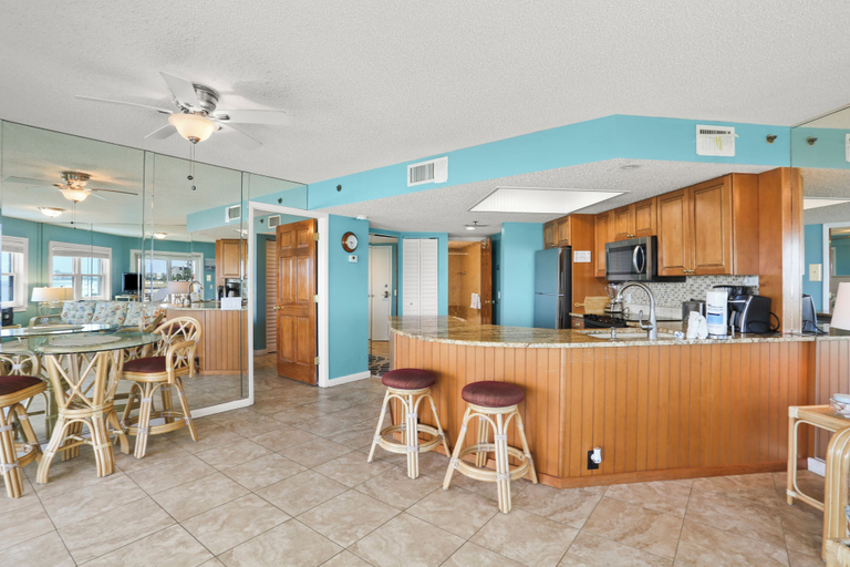 Food & Drinks 5, Gulf Strand Resort, Pinellas