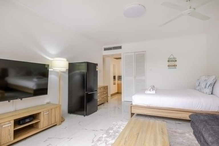 Room 3, Easy Stay Pool Esplanade Views, Cairns