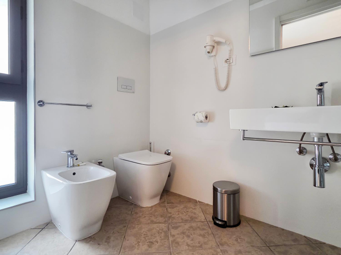 Bathroom 2, The Gallery Rooms, Cosenza