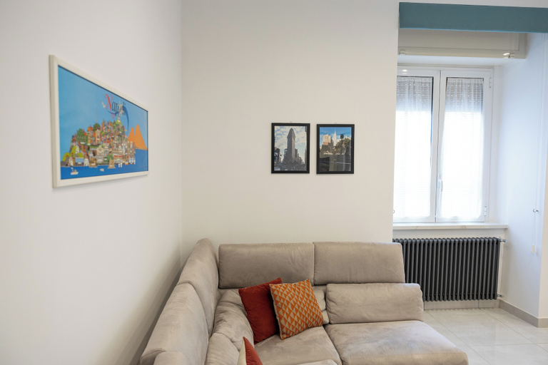 Interior 4, Civico 79, Napoli