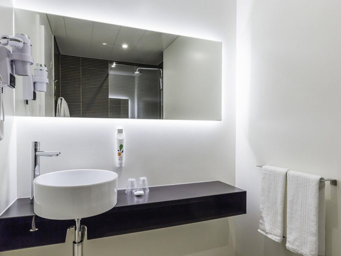 Bathroom 4, ibis Styles Lisboa Centro Marquês de Pombal, Lisbon