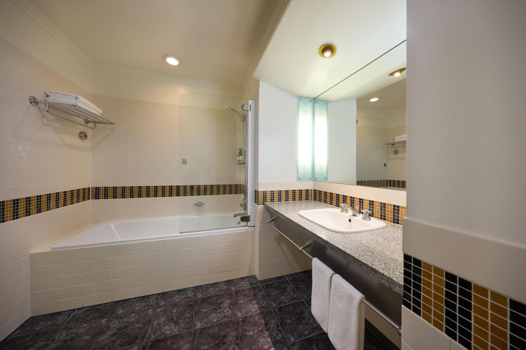 Bathroom 5, Rendezvous Heritage Hotel Auckland, Waitakere