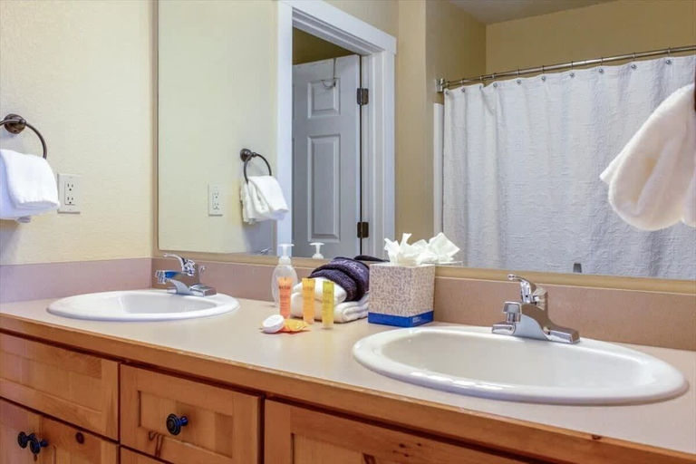 Bathroom 3, Fun and Relaxation in a Mountain Vacation Getaway!, Summit