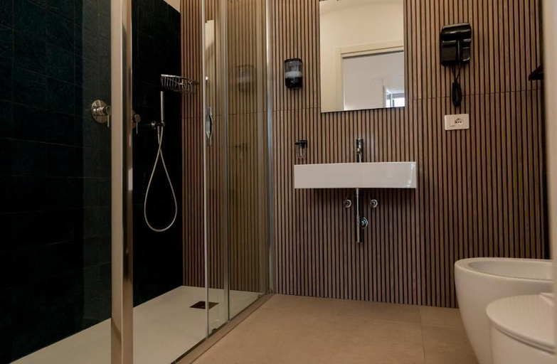Bathroom 2, Palazzo Oliva, Trapani