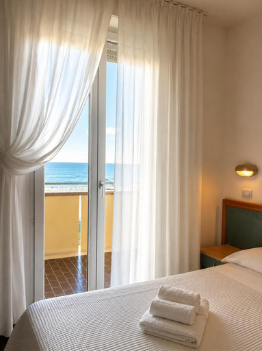 Bedroom 3, Hotel Artide, Rimini