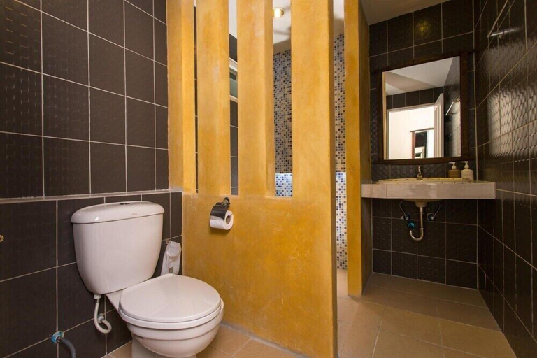 Bathroom 5, Suksompong Resort, Takua Pa