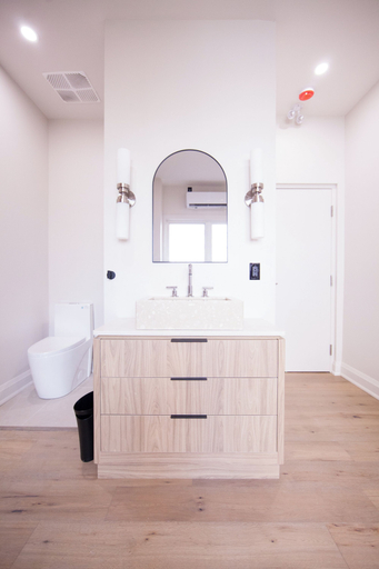 Bathroom, Hyphen, Toronto