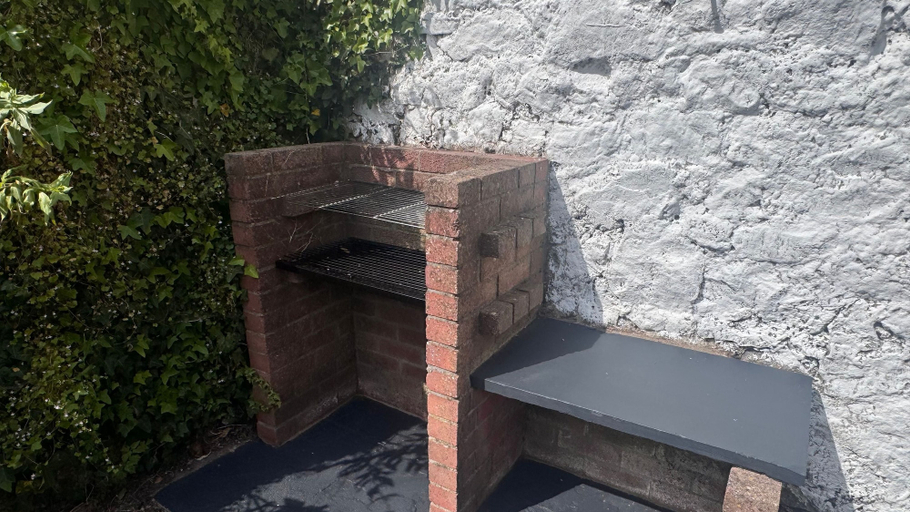 Room 4, 3 Somerset Place - Close to the Beach and Town, Pembrokeshire