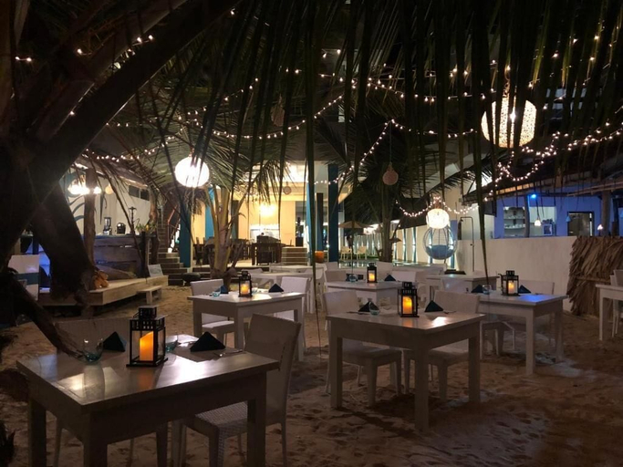 Food & Drinks 5, The Bay - Arugambay, Pothuvil