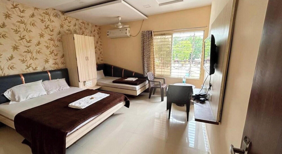 Room 5, Hotel Mahakal Aashray Ujjain, Ujjain