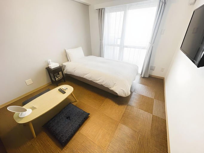 Bedroom 4, Cosmos Shintoshin Hotel, Naha