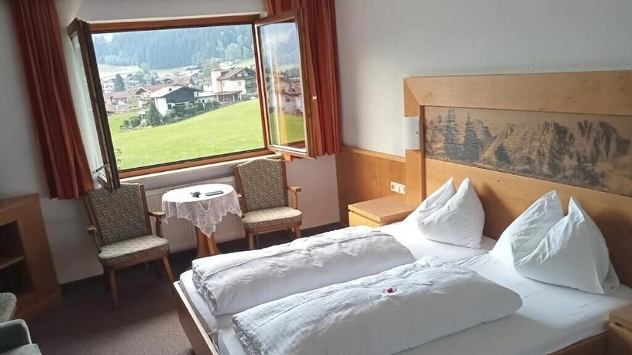 Room 5, Hotel Dahoam by Miha, Kitzbühel