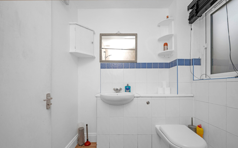 Room 3, Cozy 1-bed Flat in Croydon Sleeps 4 - Free Parking, London