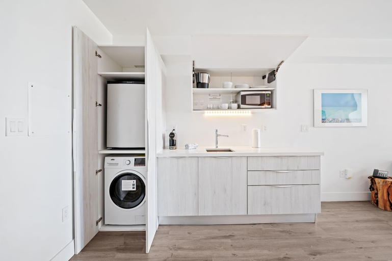Interior 2, 6080 Collins, Miami-Dade