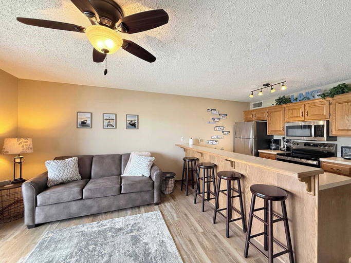 Living area 4, Loto fun at 21 Lakeview Condo, Camden