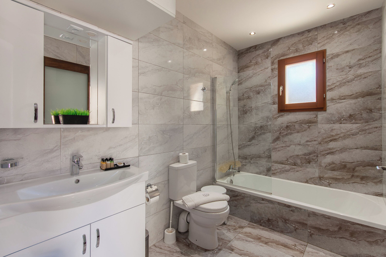 Bathroom 5, Getaway Npetto Gozitan Villa