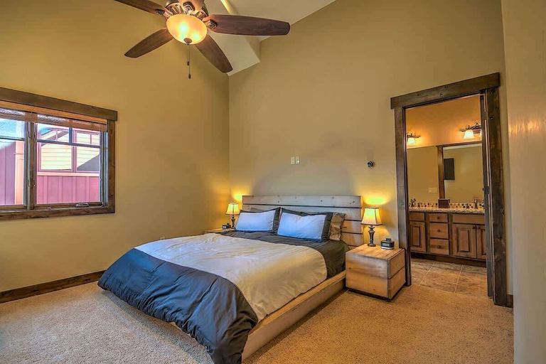 Room 4, Minutes From World Class Ski Resorts, Hot Tub!, Summit
