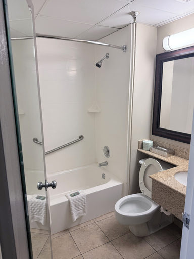 Bathroom 5, Fort Washington Inn, Montgomery