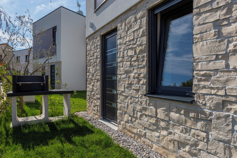 BBQ/picnic area, Villa Petra with Pool and Sea View, Medulin