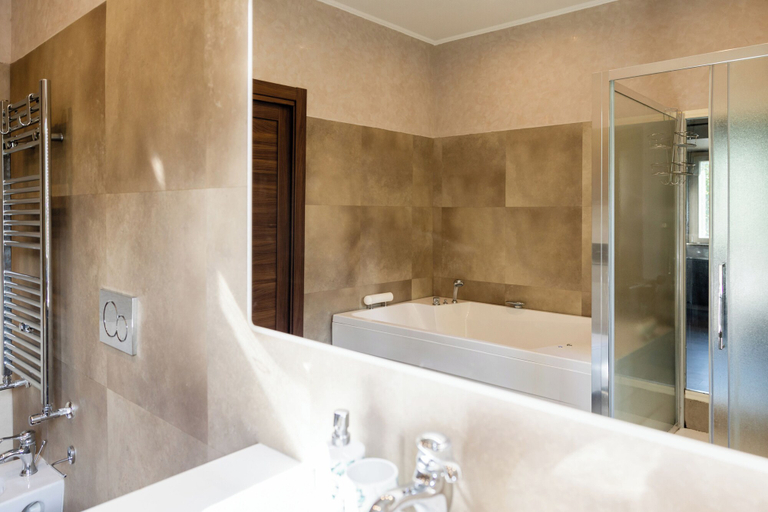Bathroom 4, Caffarella Suite, Rome