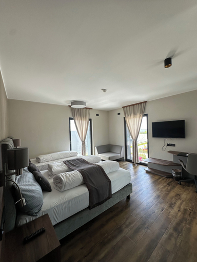 Bedroom 2, Intergroup Business & Design Hotel Ingolstadt, Eichstätt