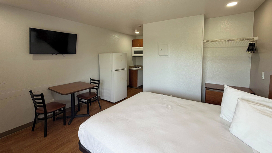 Bedroom 3, Studio 6 Rancho Cordova, CA, Sacramento