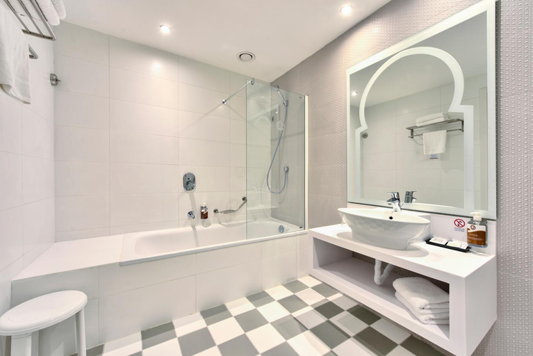 Bathroom 5, db San Antonio Hotel and Spa All Inclusive, Saint Paul's Bay