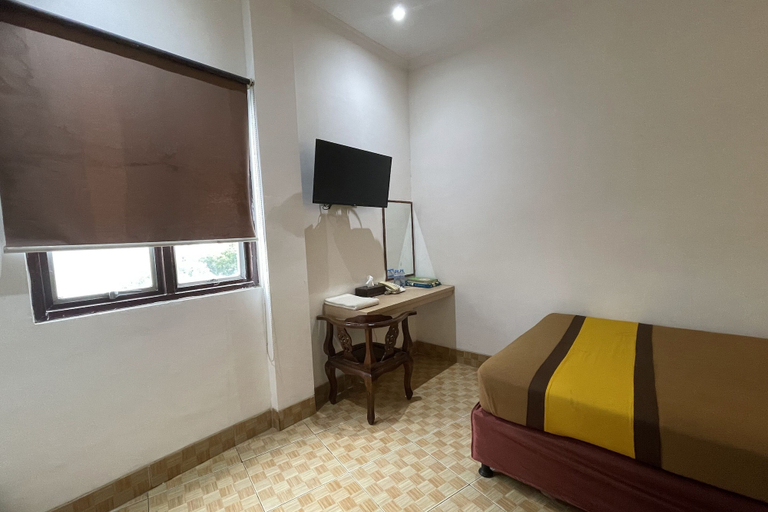 Room 4, Hotel O near Mall Panakukkang formerly, Makassar
