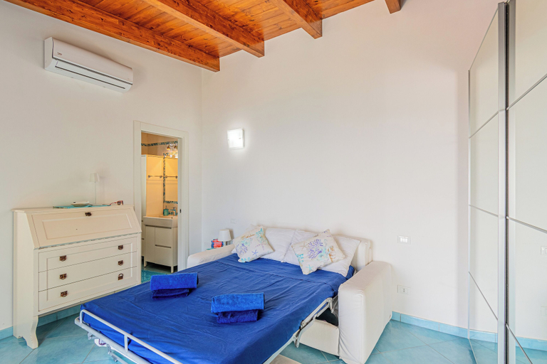Bedroom 3, Dependance Castiglione With Pool And View, Napoli