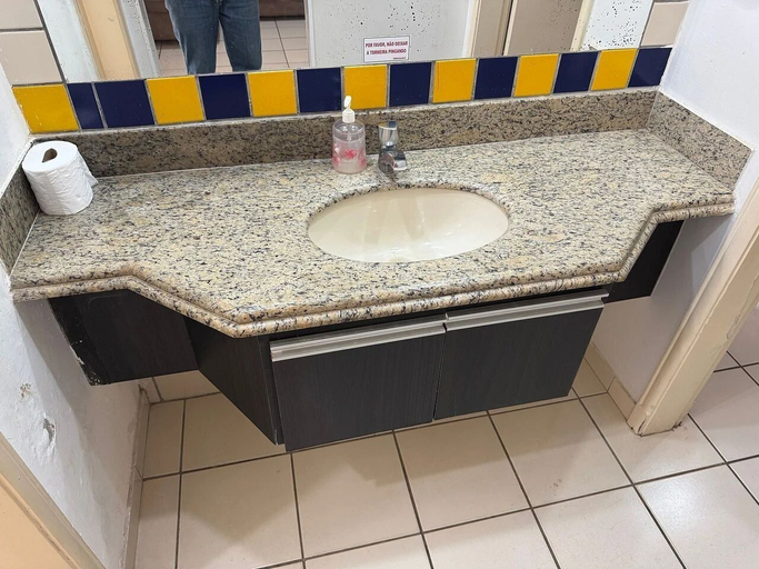 Bathroom 2, Eldorado Park, Caldas Novas